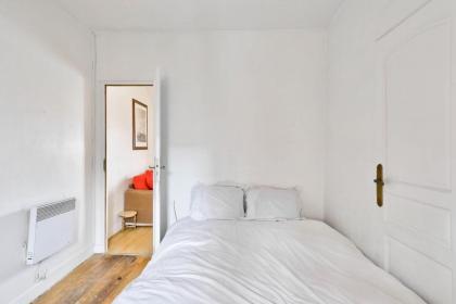 Charming 3-person apartment in the heart of the Marais - image 9