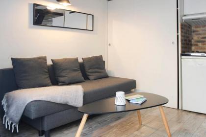 Charming little duplex house in Paris 18th