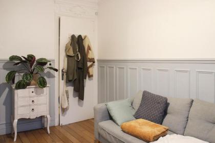 Spacious and practical apartment in Paris 18th - image 12