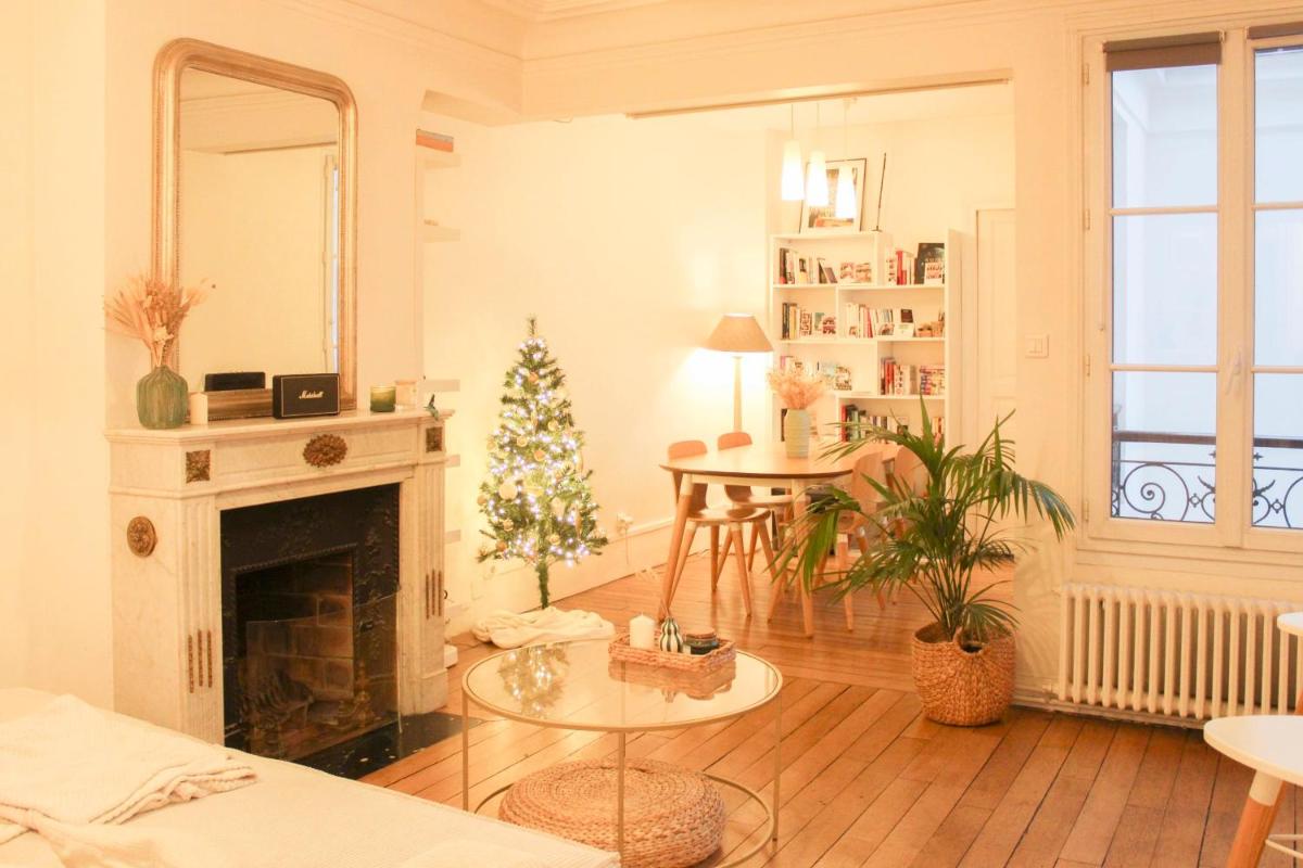 Spacious and practical apartment in Paris 18th - image 3