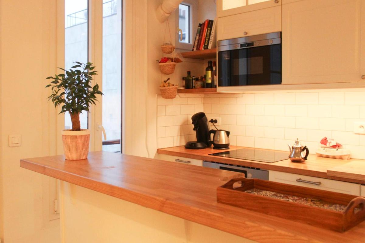 Spacious and practical apartment in Paris 18th - image 6