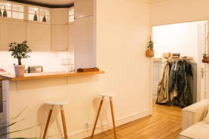 Spacious and practical apartment in Paris 18th - image 8