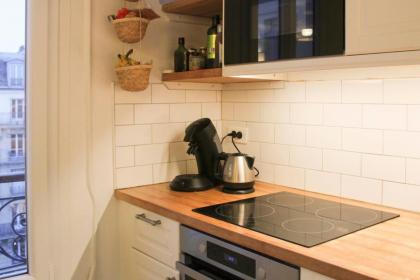 Spacious and practical apartment in Paris 18th - image 9