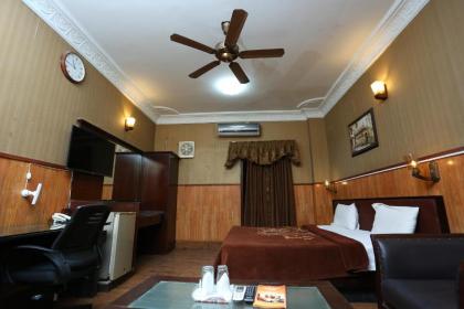 Hotel Regine Inn - image 1