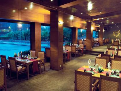 Avari Lahore Hotel - image 10