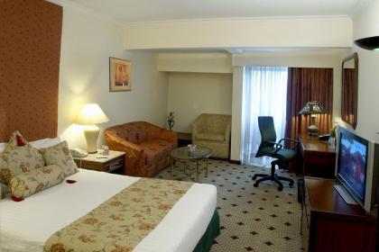 Avari Lahore Hotel - image 11