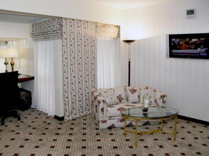 Avari Lahore Hotel - image 18