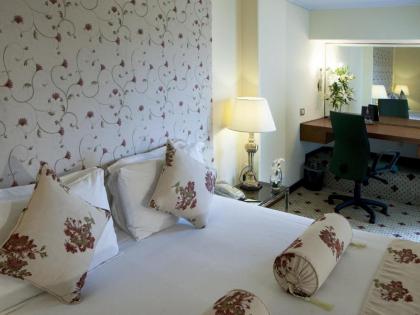 Avari Lahore Hotel - image 20