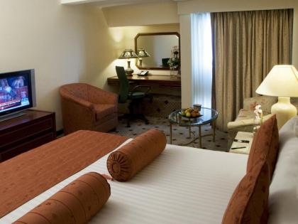 Avari Lahore Hotel - image 6