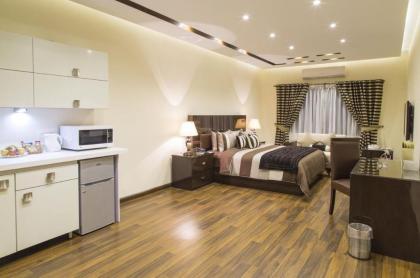 Royaute Luxury - image 1