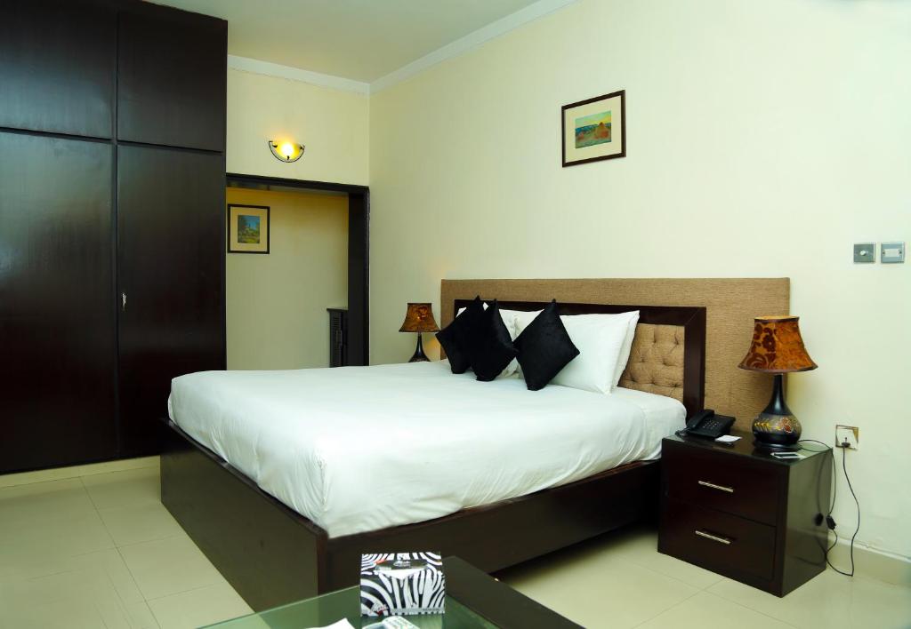 Royal Elegance Hotel - main image
