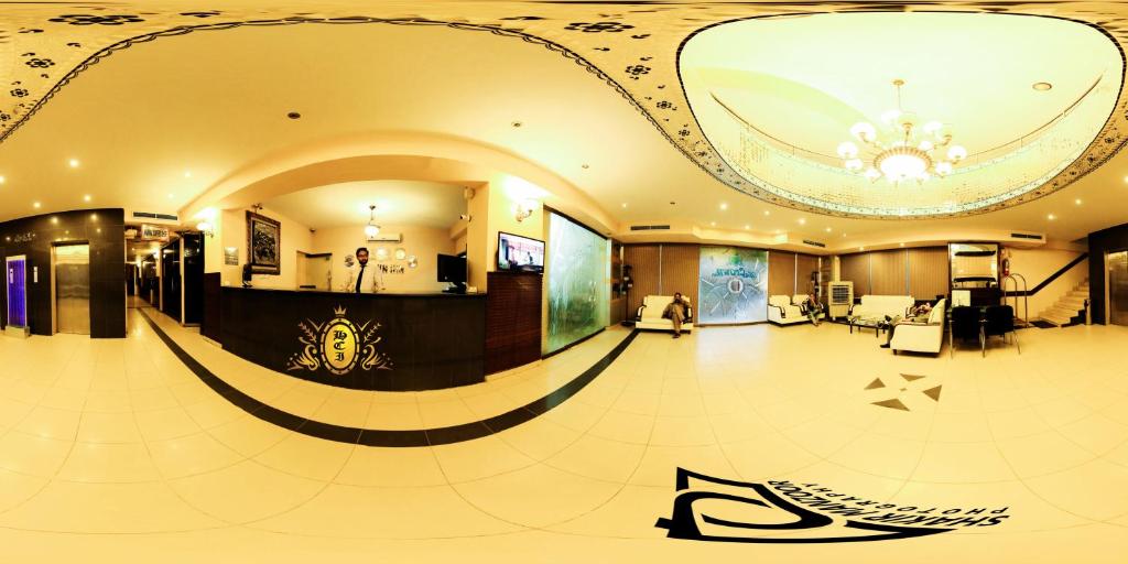 Hotel Crown Inn - main image