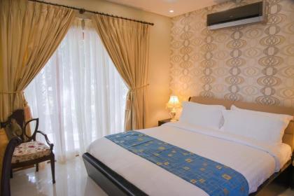 Orchards Cottage Hotel - image 3
