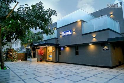 Mairona Hotel Gulberg - image 1