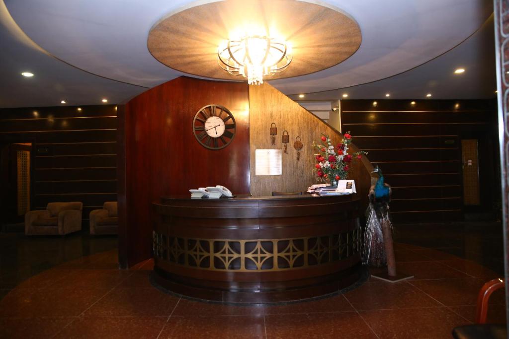 Safari Club 1 - image 6