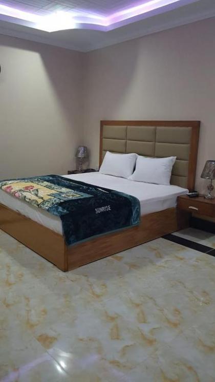 The King Hotel - image 13