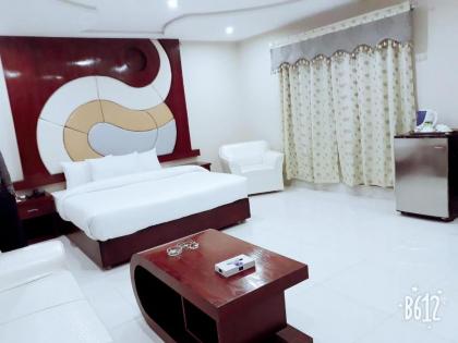 Hotel Crown Inn - image 1