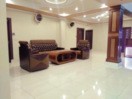 Hotel Crown Inn - image 12