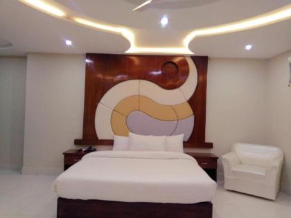 Hotel Crown Inn - image 13