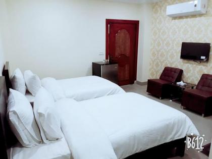 Hotel Crown Inn - image 15