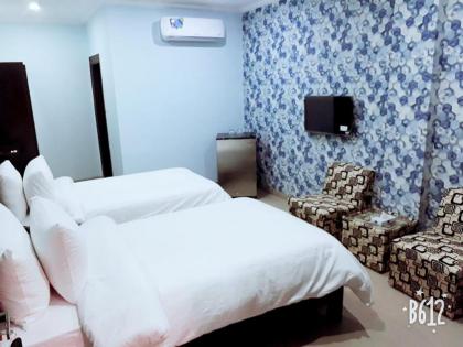 Hotel Crown Inn - image 16