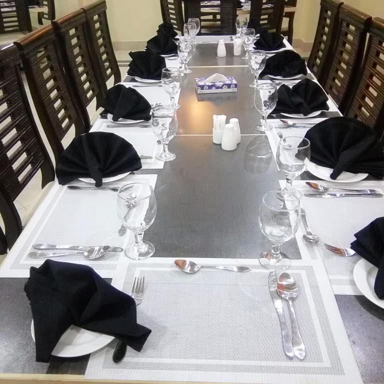 Hotel Crown Inn - image 5