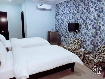 Hotel Crown Inn - image 6