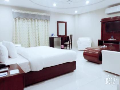 Hotel Crown Inn - image 7