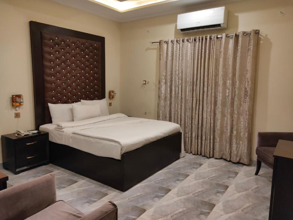 HOTEL S.R. Lounge - image 7