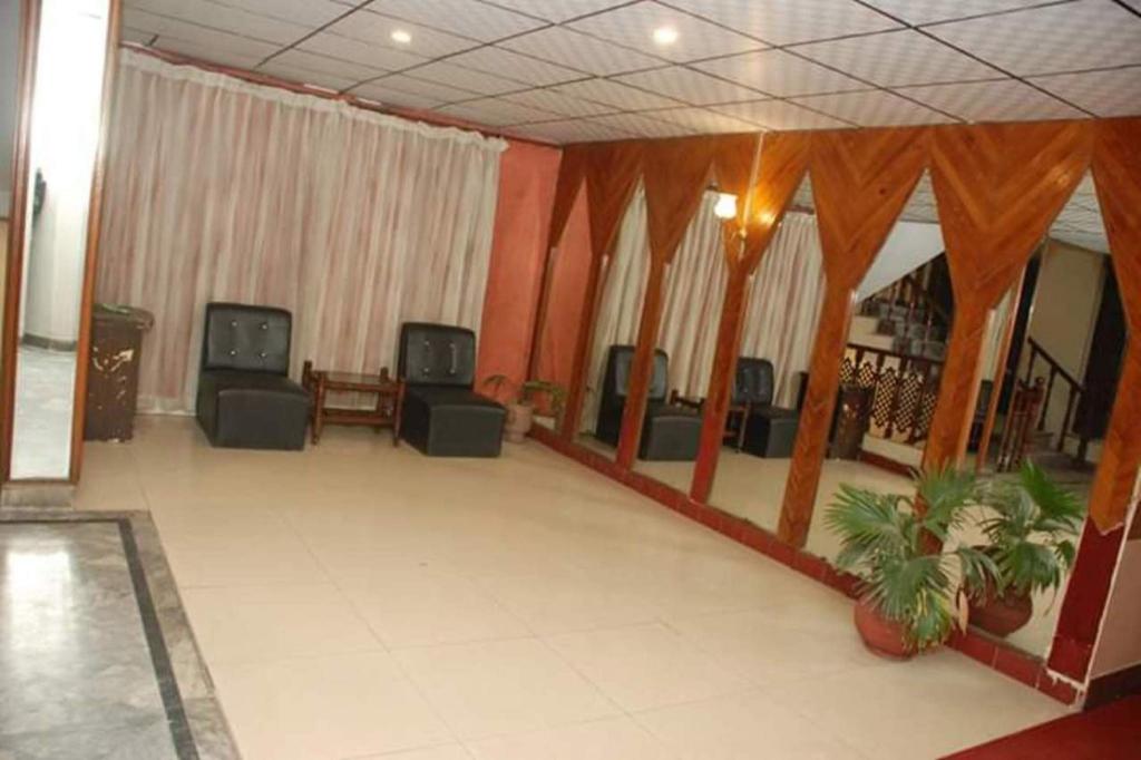 Hotel Royal Plaza - Shadman - image 4
