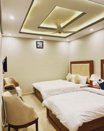 Grand luxury Hotel - image 17