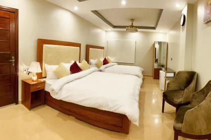 Grand luxury Hotel - image 18