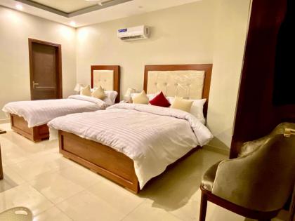 Grand luxury Hotel - image 20