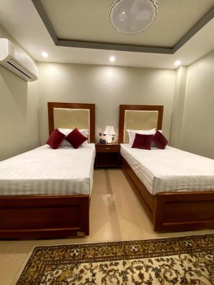 Grand luxury Hotel - image 4