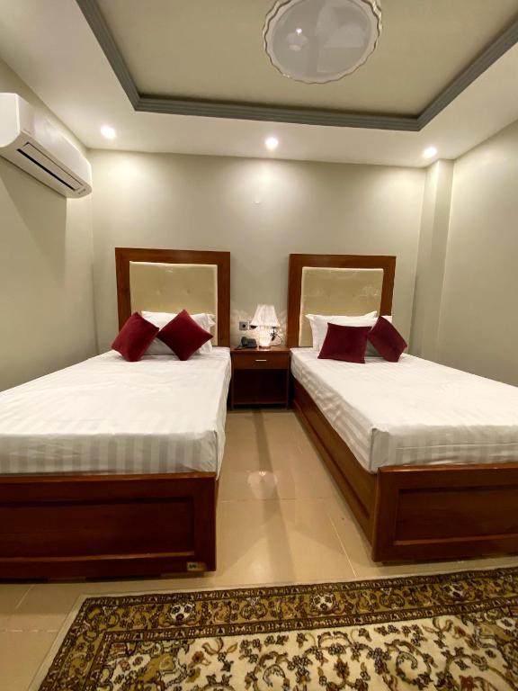 Grand luxury Hotel - image 4