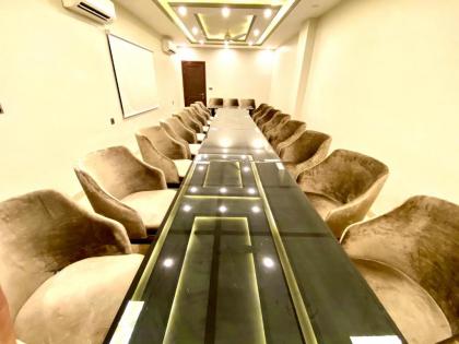 Grand luxury Hotel - image 6