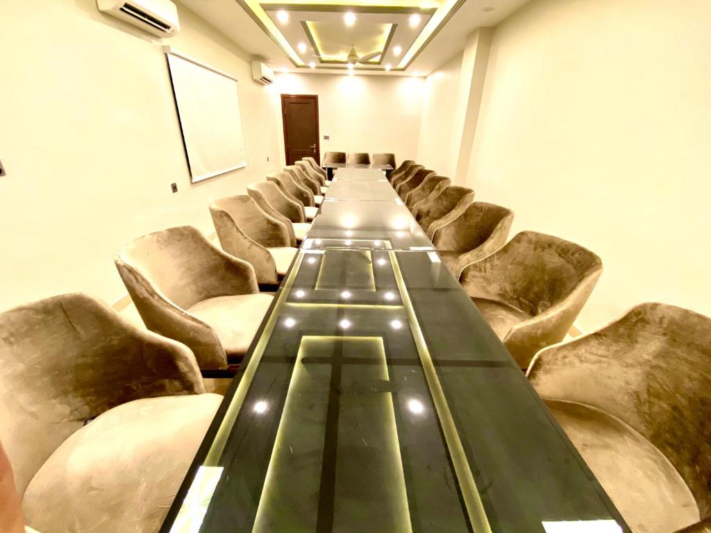 Grand luxury Hotel - image 6