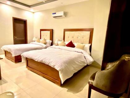 Grand luxury Hotel - image 8
