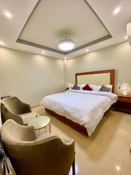 Grand luxury Hotel - image 9
