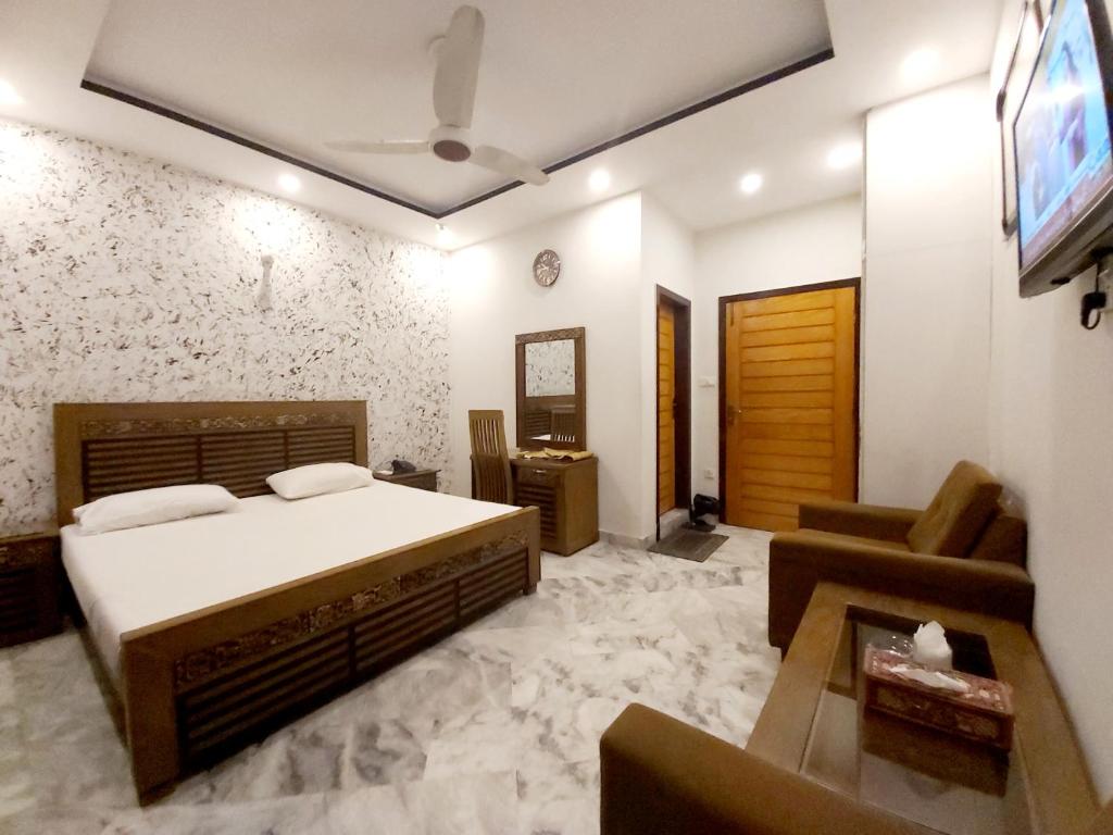 Hotel Pakeeza One - main image
