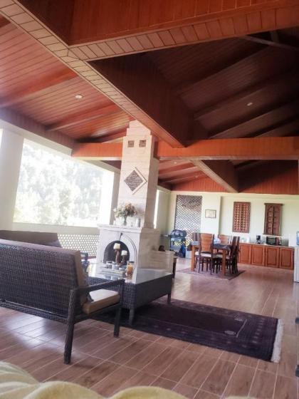 Mountain View House - image 18