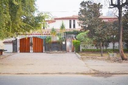 Excellent House for Business men and Families Stay