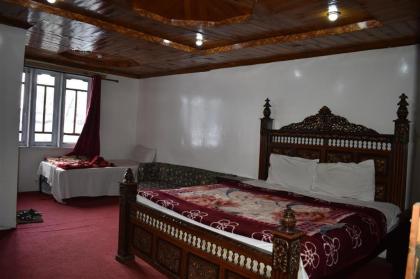 Track View Hotel - image 1