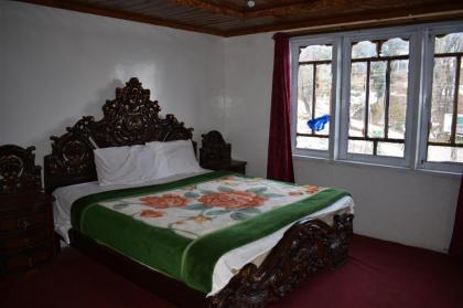 Track View Hotel - image 2