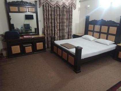 Decent palace hotel - image 12