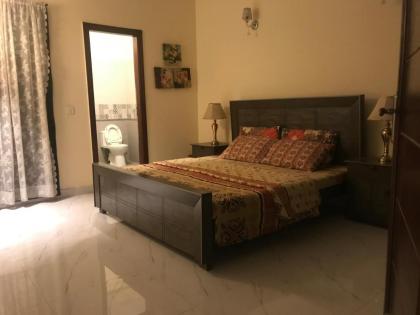 Lovely 1-Bed House in Lahore - image 20