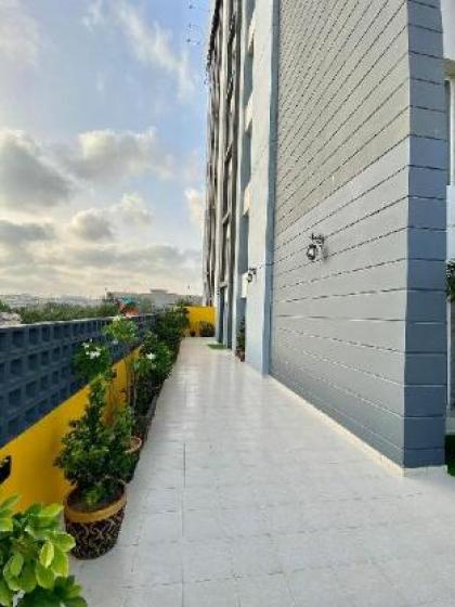 Elegant & Spacious 2br family aptSharah e Faisal 