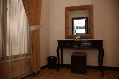 Luxury 3 Bedrooms Apartment - image 10