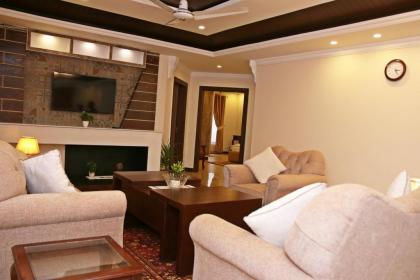 Luxury 3 Bedrooms Apartment - image 17
