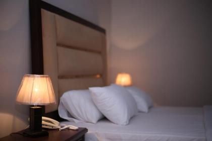 Luxury 3 Bedrooms Apartment - image 18